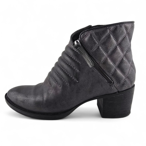 Clarks Narrative Women's Gray Quilted Leather Ankle Boots Block Heel Size 7.5M - Picture 2 of 12